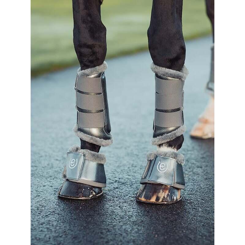 Cloches avec faux mouton Equestrian Stockholm - Silver Cloud 2/2