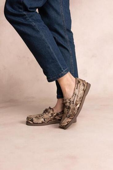 Chaussures bateau Femme PHENISE Python Beige