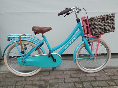 22 inch altec urban transport met een voordrager.