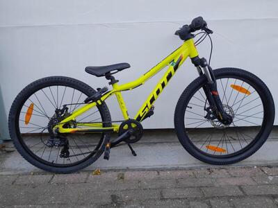 24 inch scott scale met 7 versnellingen en schijfremmen.