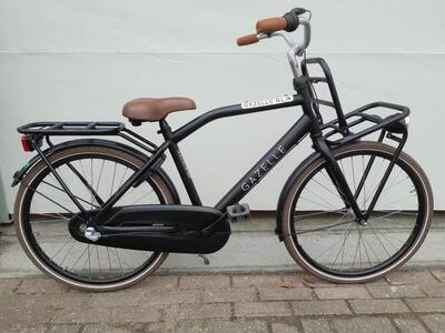 24 inch gazelle nl met 3 versnellingen en voordrager.