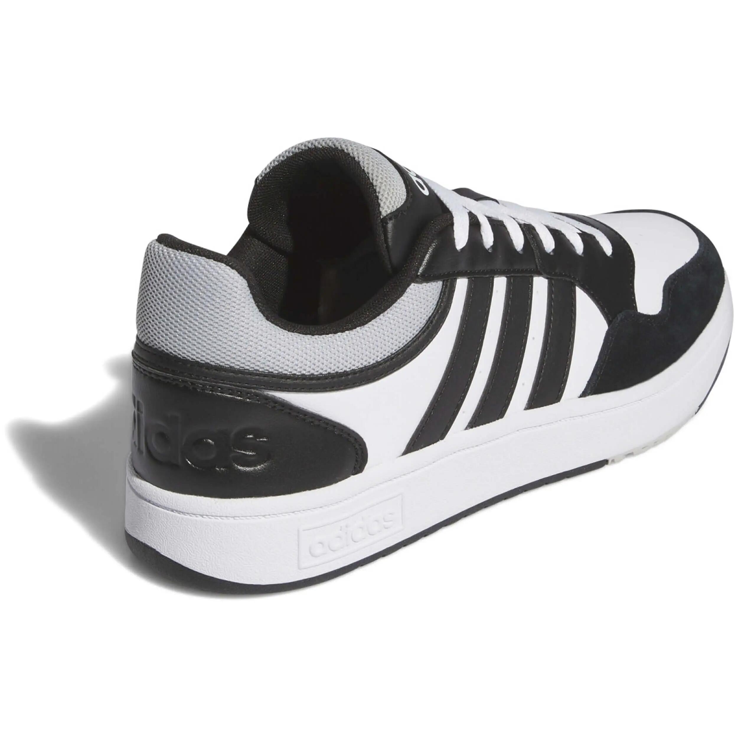 Scarpe Adidas modello IH0169 per uomini 4/5