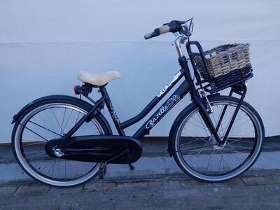 24 inch gazelle miss grace met 3 versnellingen en een voordrager.