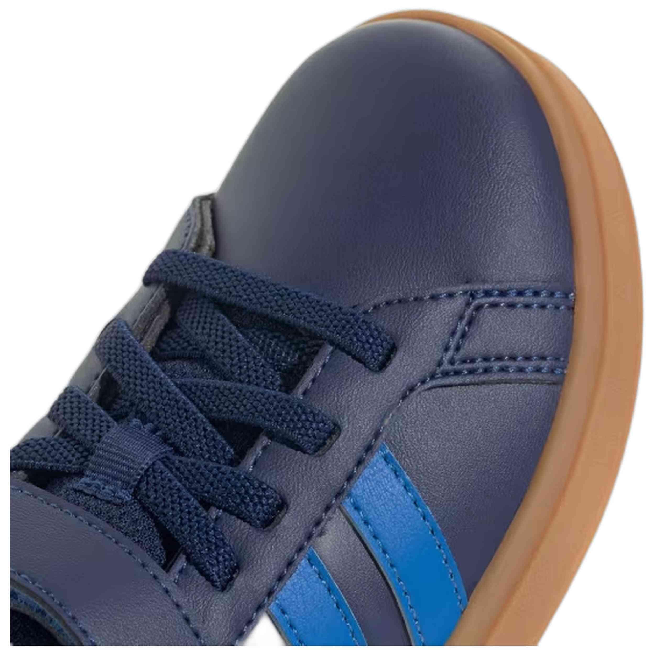 Baskets Adidas modèle JQ8001 pour enfants 3/3