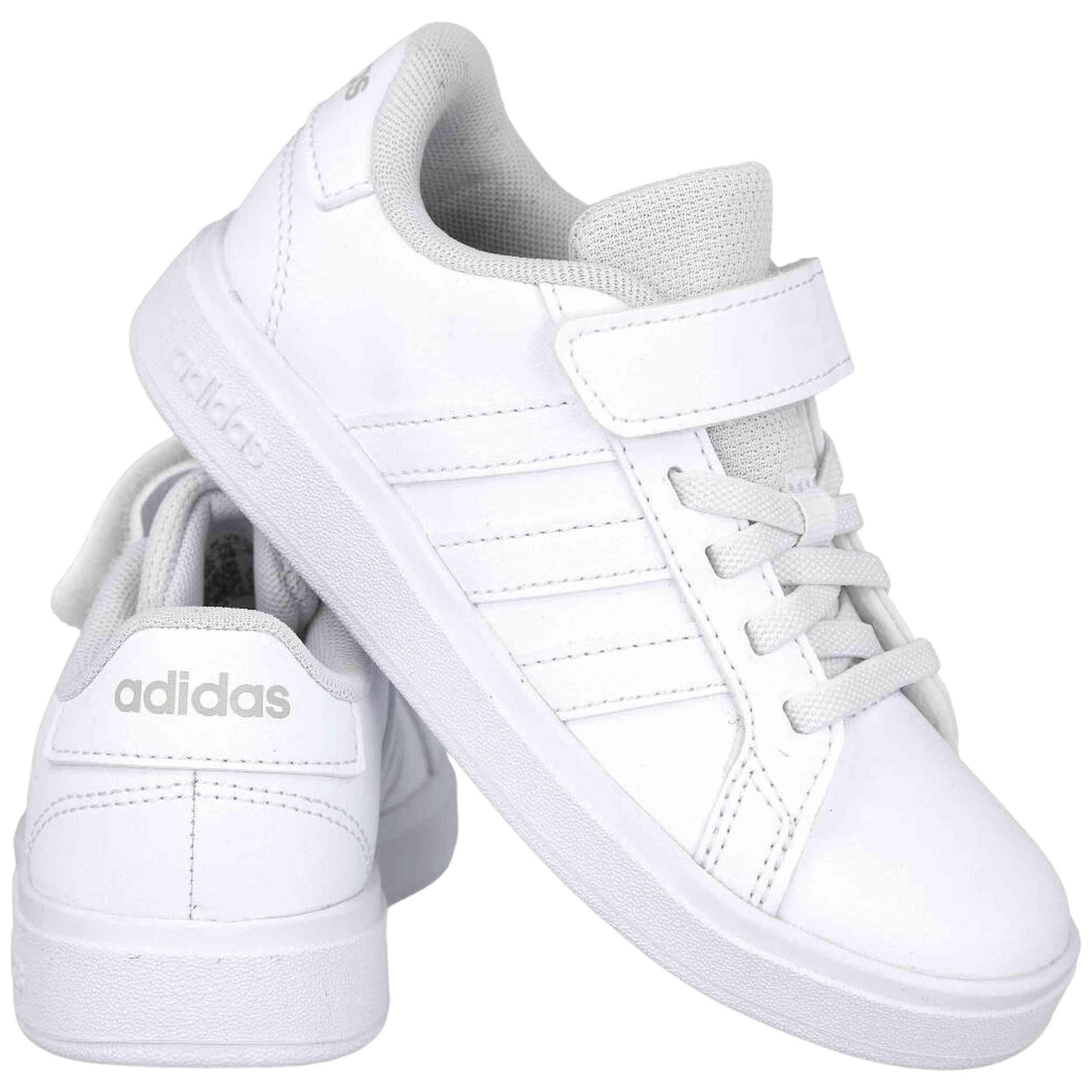 Schoen Adidas model 070-MDIH5531 voor jongens 4/5