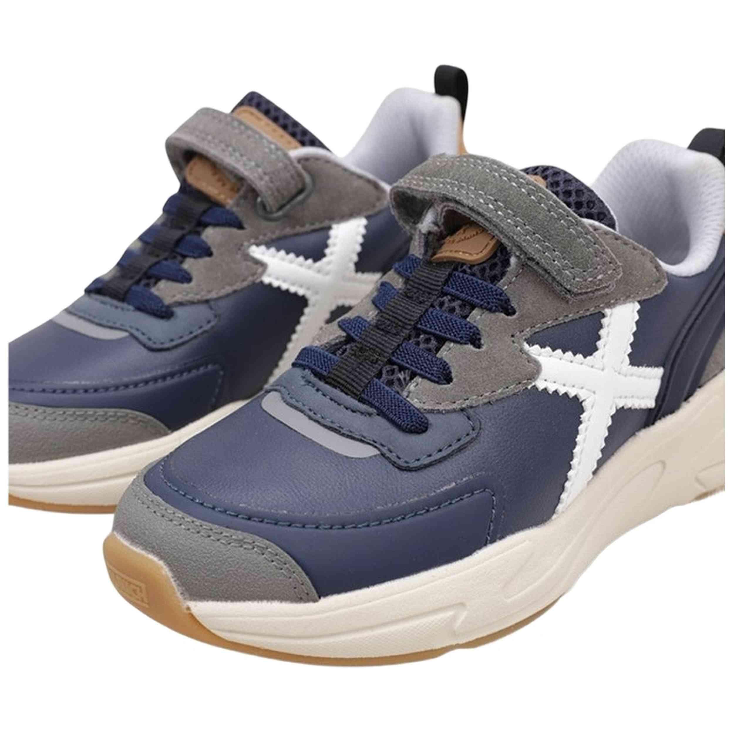 Scarpe Munich modello 8890117 per ragazzi 3/5