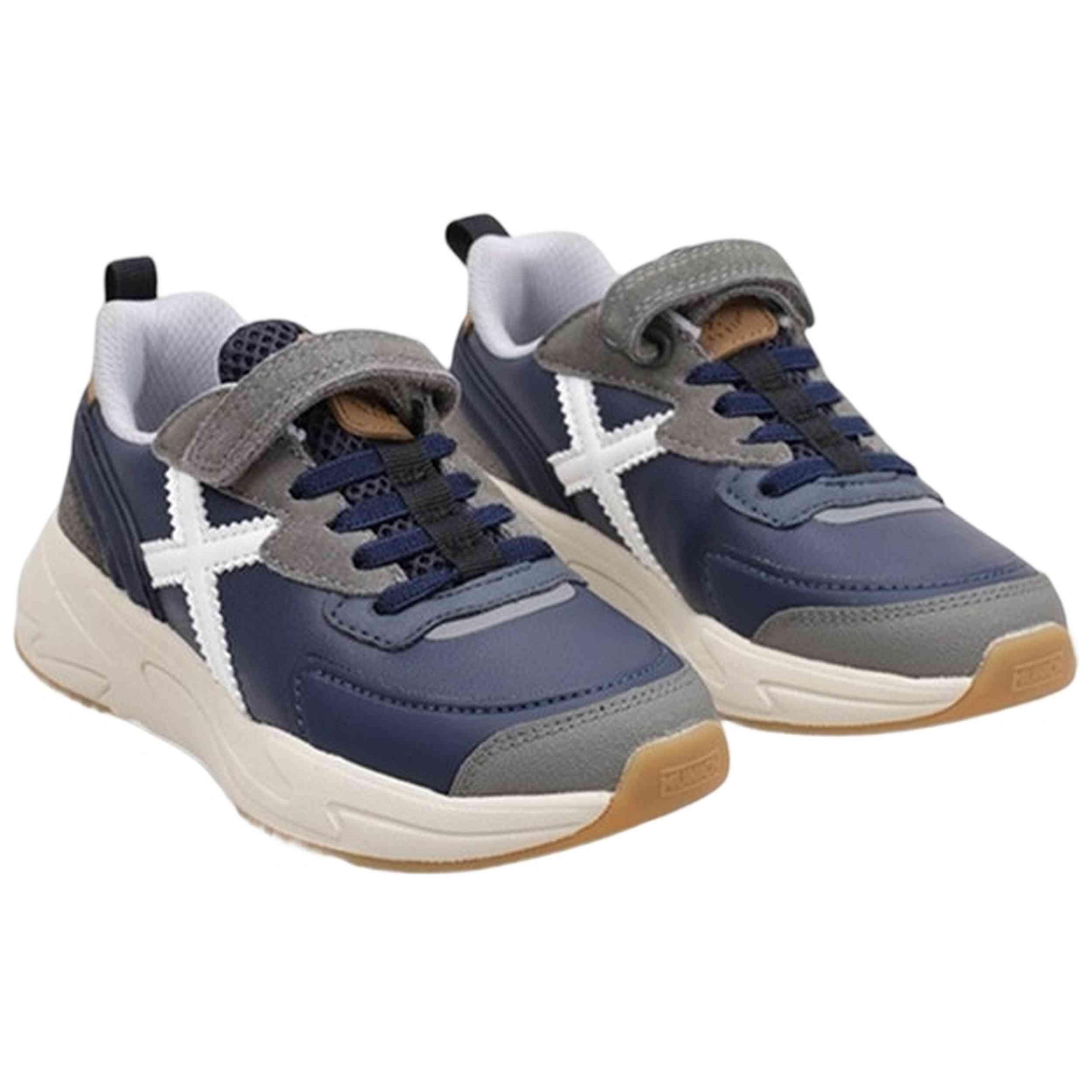 Scarpe Munich modello 8890117 per ragazzi 2/5
