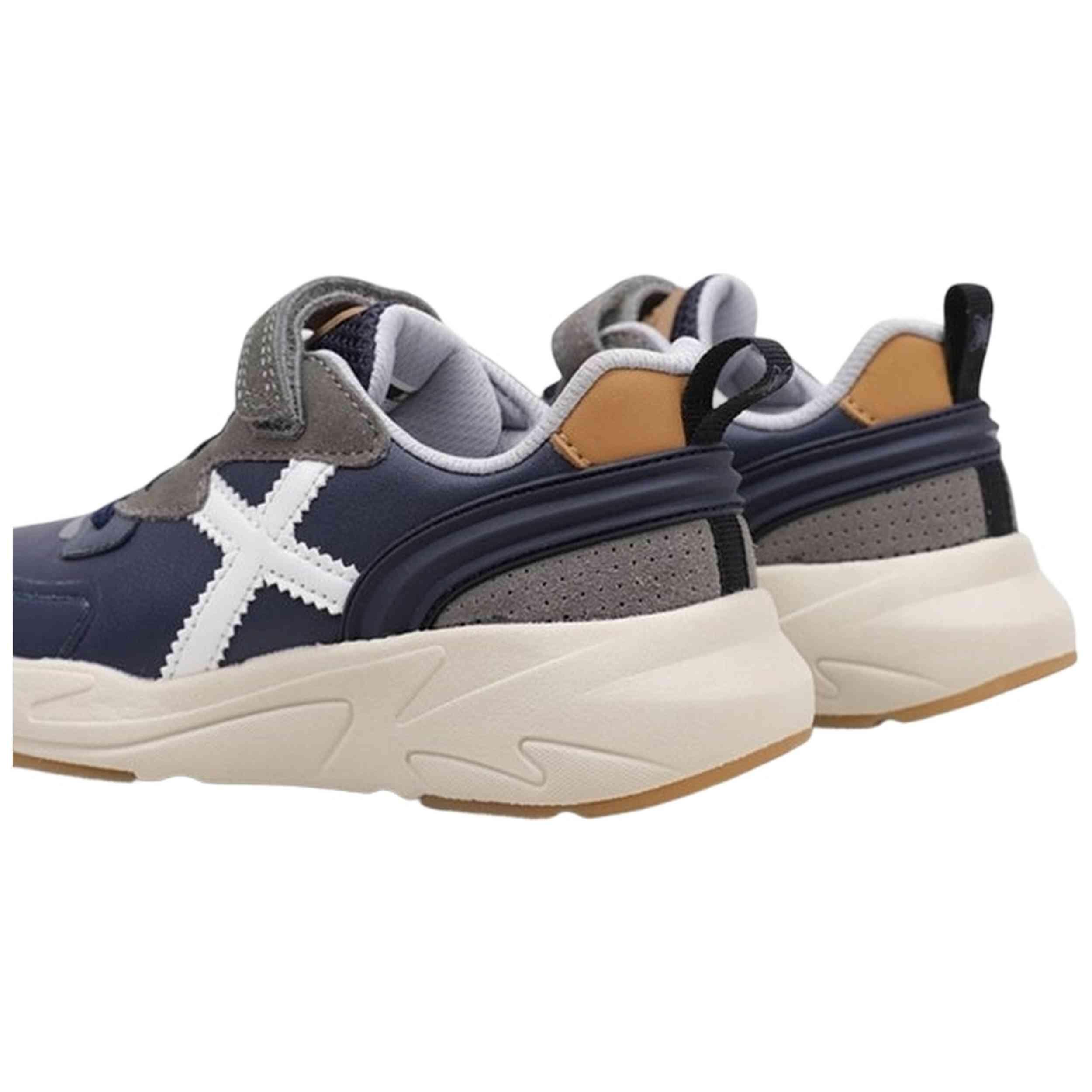 Scarpe Munich modello 8890117 per ragazzi 4/5