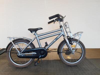 16 inch alpina cargo met terugtraprem en een voordrager.