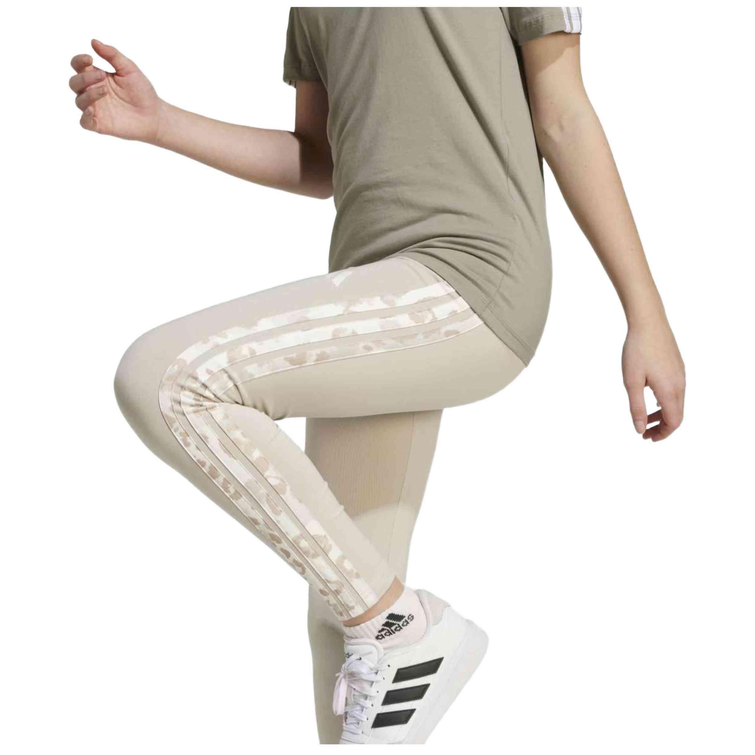 Leggings Adidas modelo KC5452 para garotas 3/4
