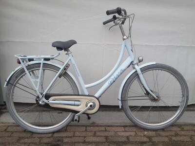 28 inch batavus diva met 3 versnellingen en een naafdynamo.
