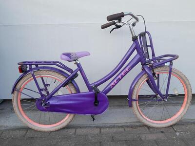 22 inch altec urban transport met een terugtraprem.