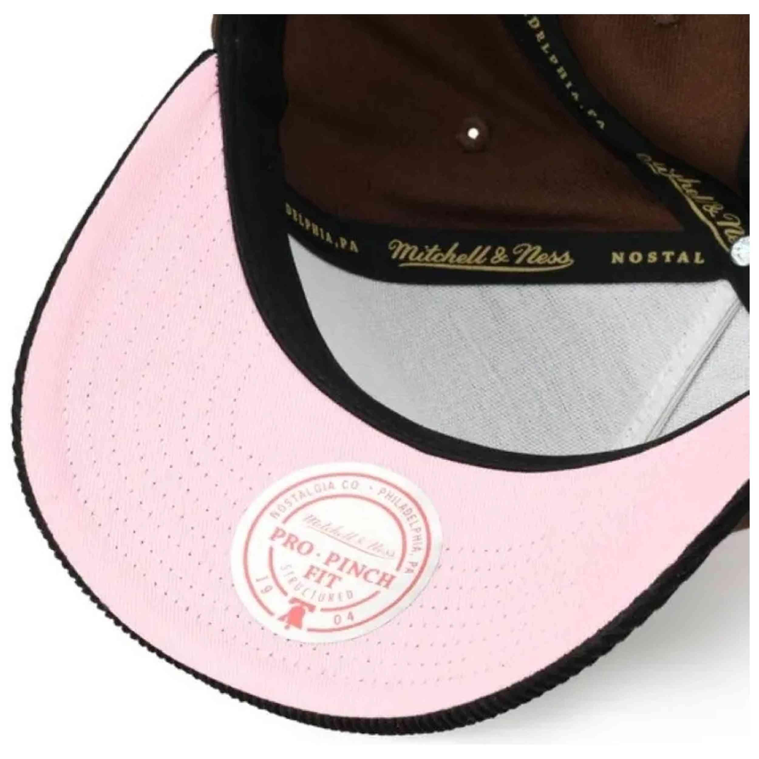 Gorra Mitchell & ness modelo HHSSINTL1681-CBUBROW para unisex 4/4