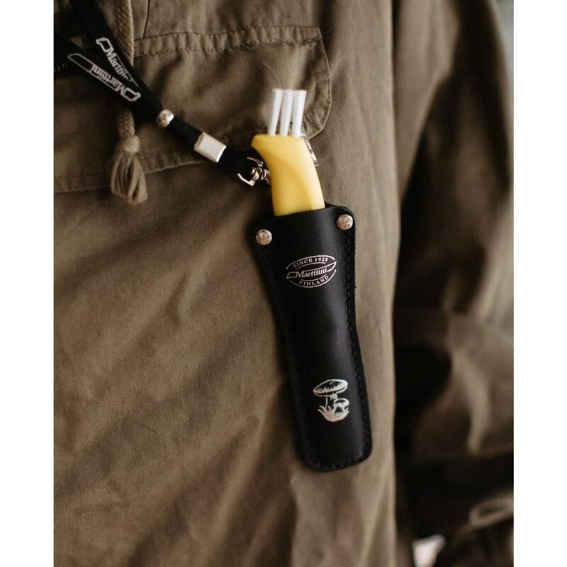 Cutit pentru ciuperci Marttiini cu agatatoare si teaca piele, lama 65 mm