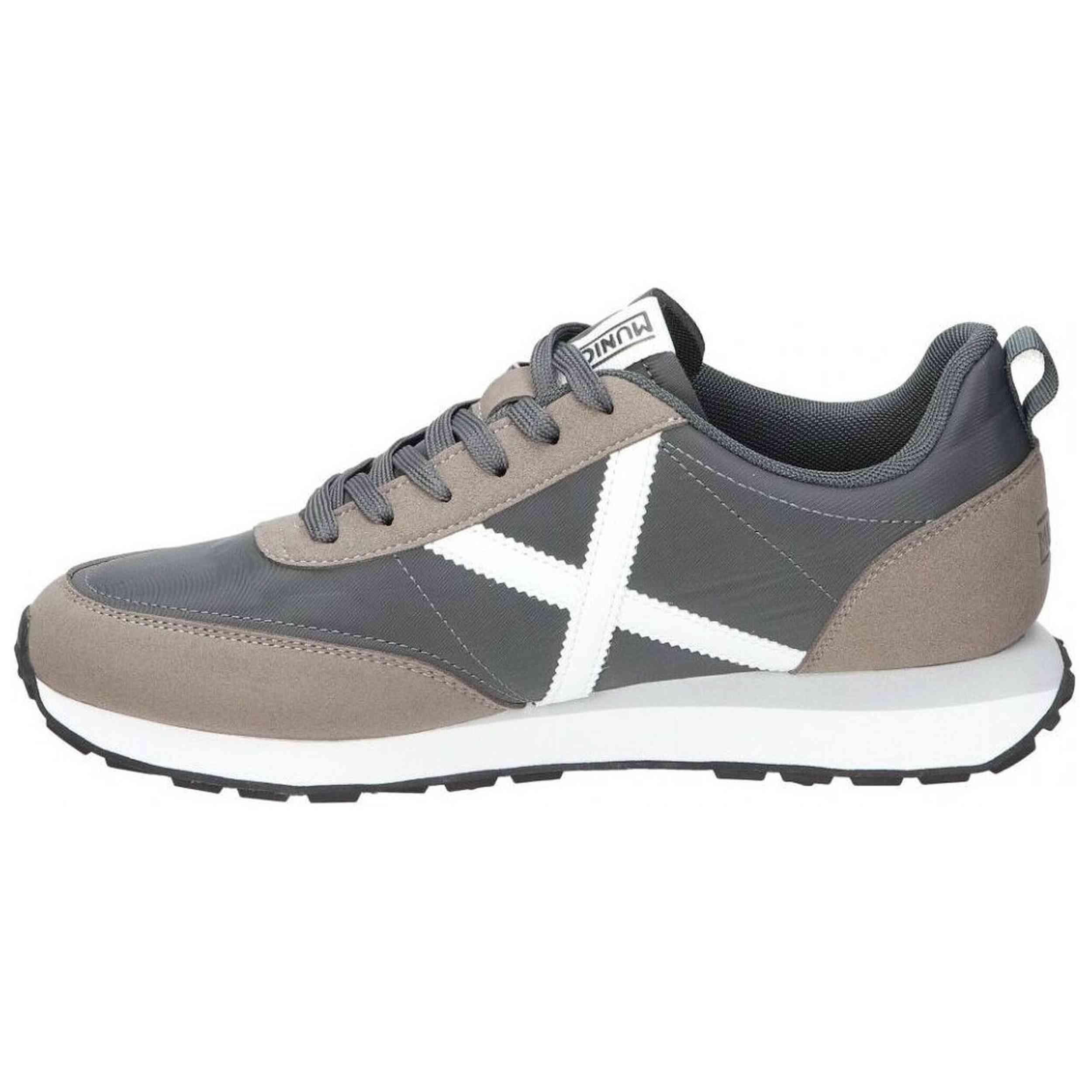 Scarpe Munich modello 4882004 per uomini 4/5