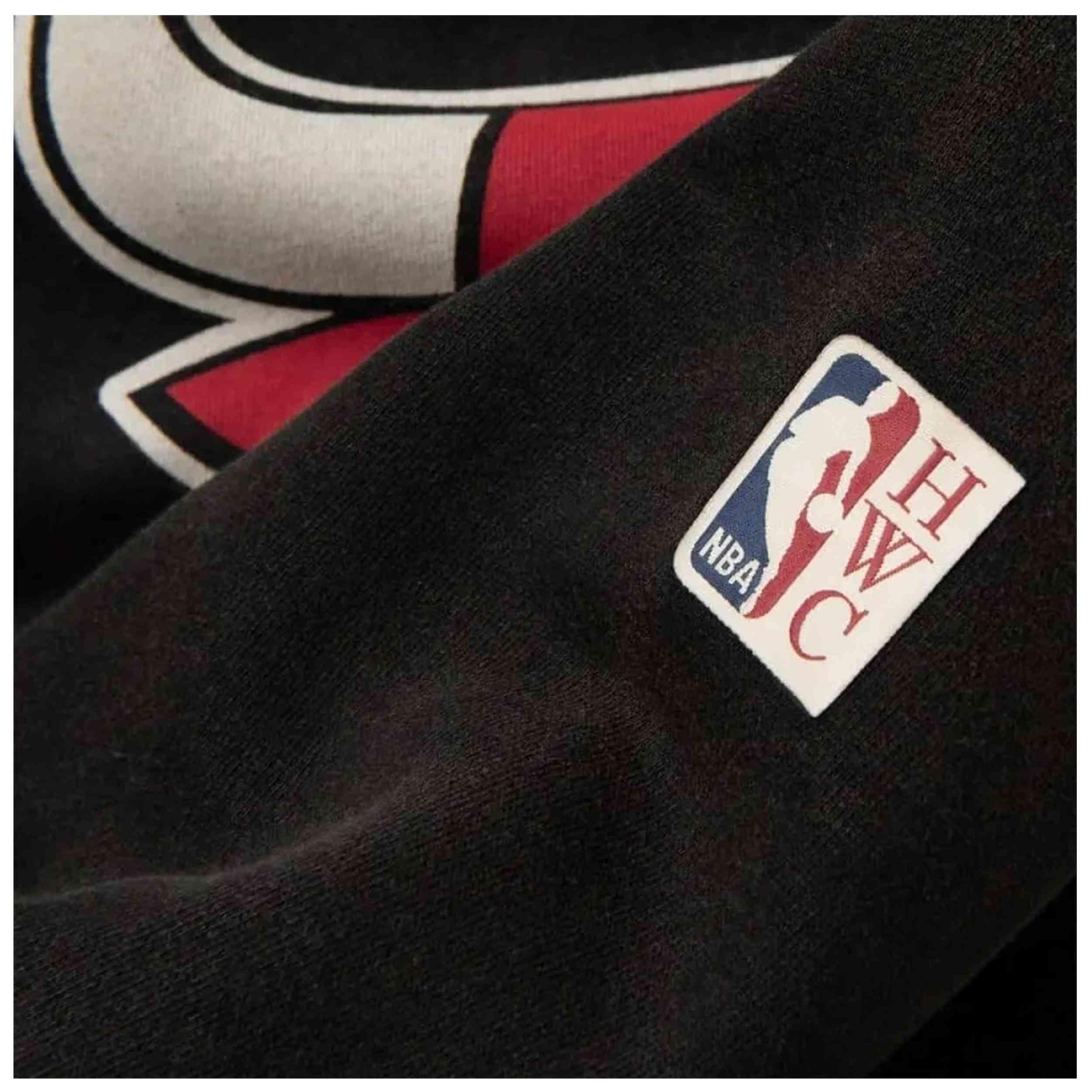 Sweat à capuche Mitchell & ness modèle HDLSINTL870-CBUBLCK pour homme 2/4