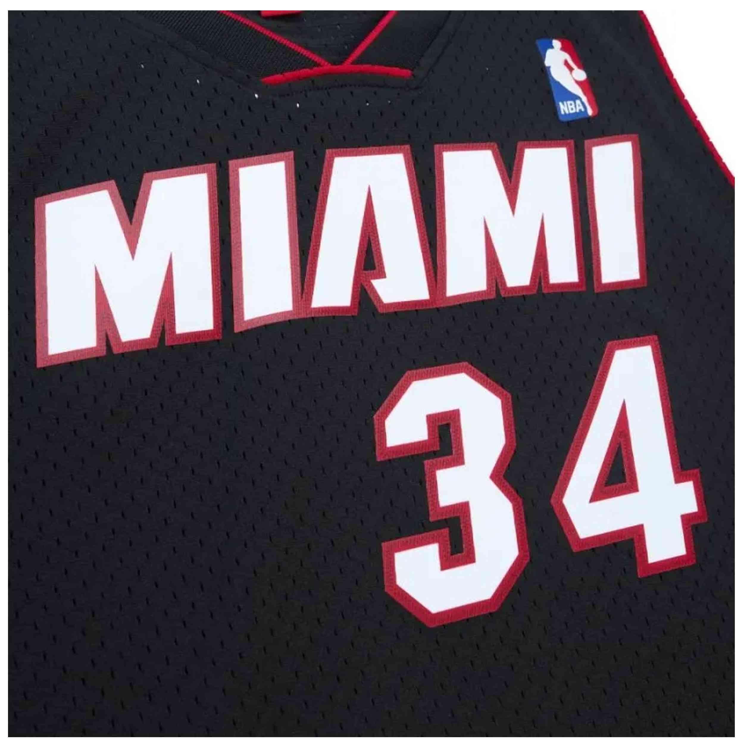Camiseta de baloncesto Mitchell & ness modelo SMJY6134-MHE12RALBLCK para hombre 3/4