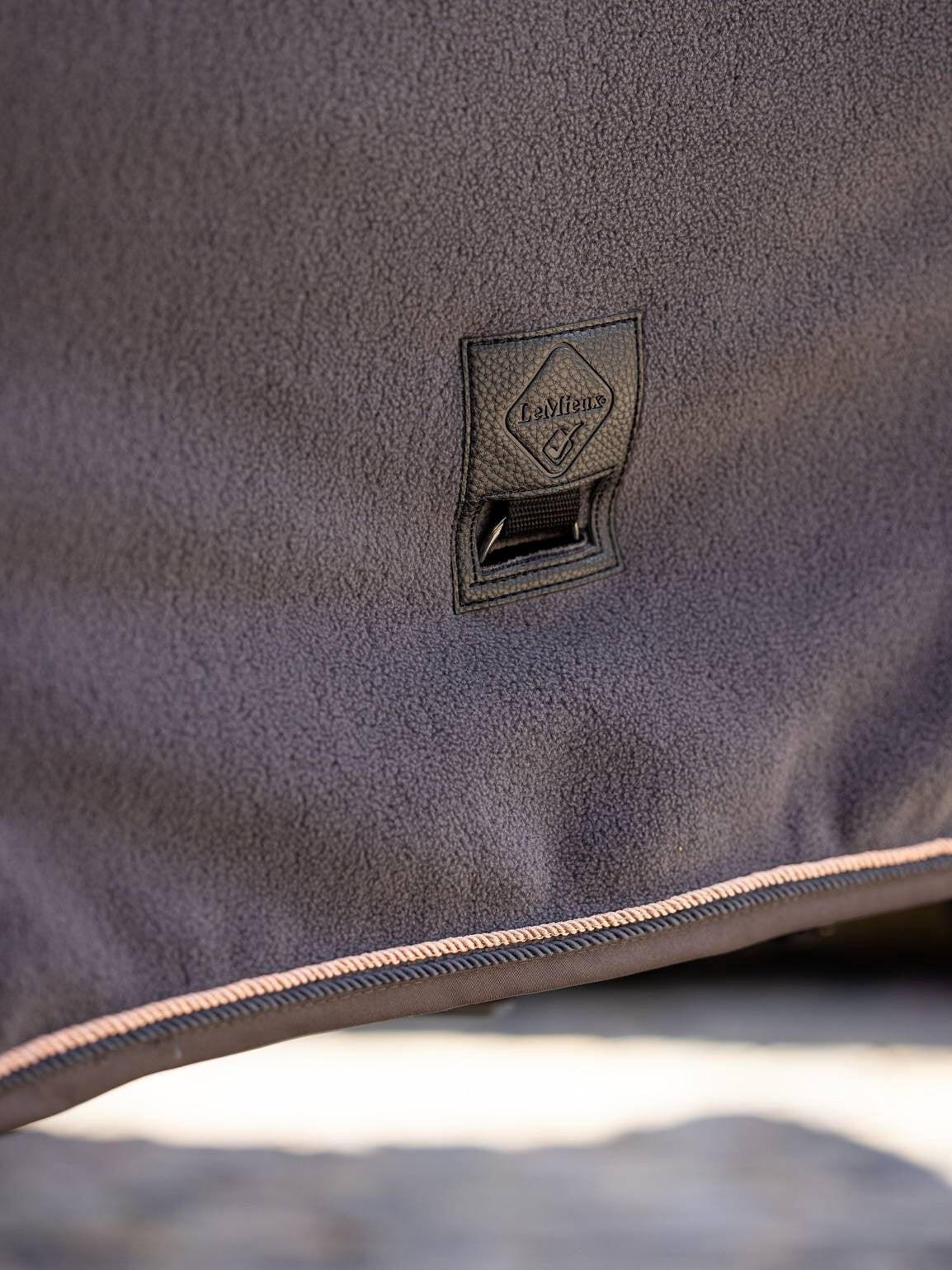 Lemieux Luxe Fleece Paardendeken Graphite Kleurloos - 3/7