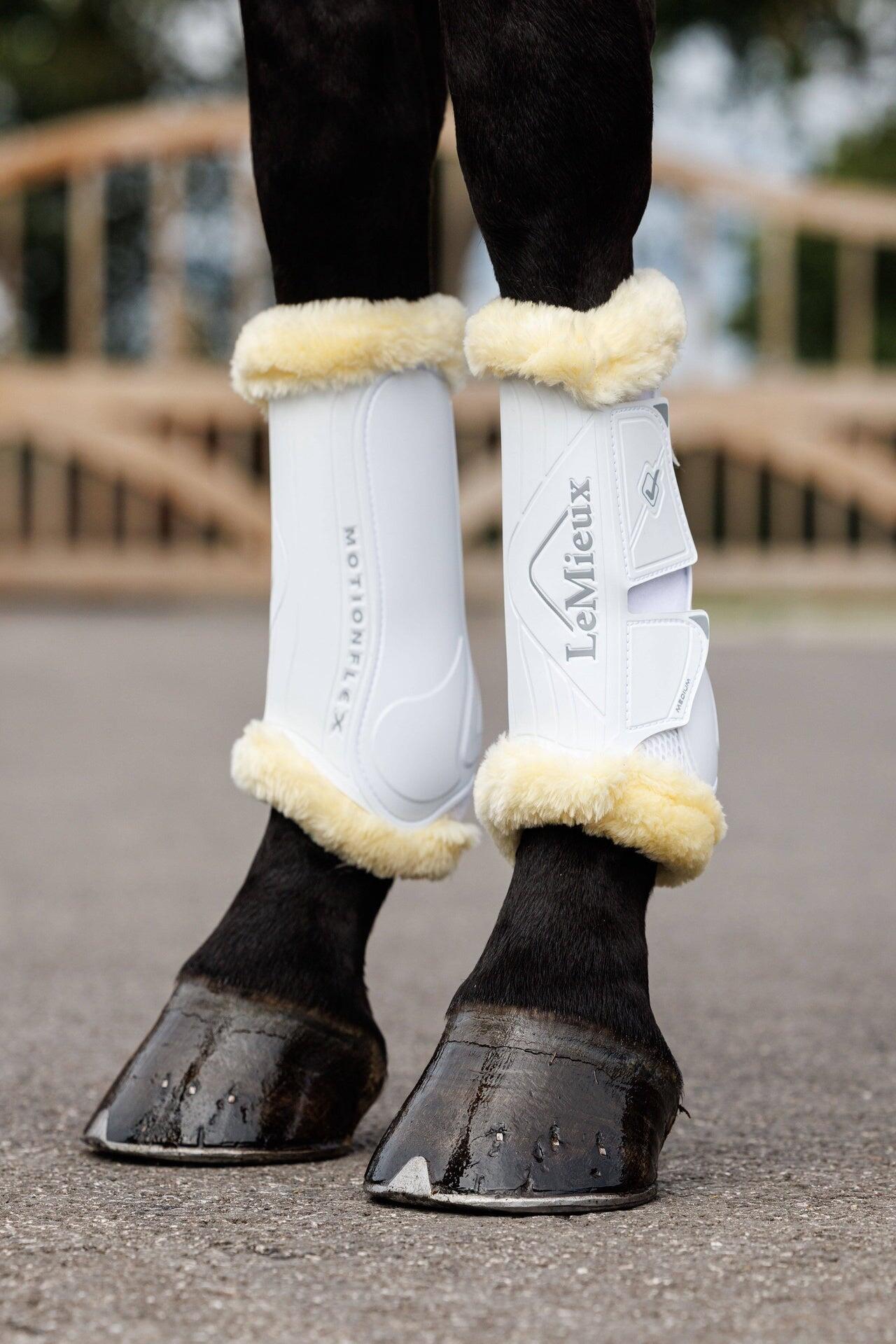 Lemieux Motionflex Dressuur Peesbeschermers Met Faux Fur Wit - 6/7