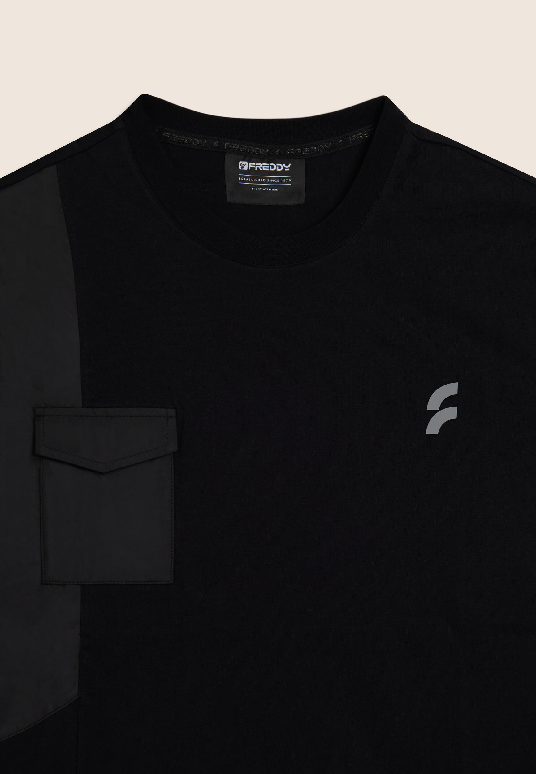 T-shirt homme coupe classique avec poche technique 3/3