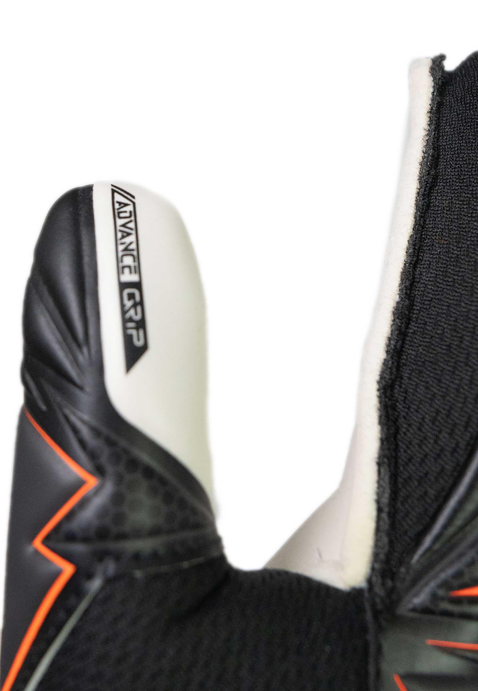 Dziecięce rękawice bramkarskie Reusch Attrakt Advance Finger Suppot 5/7