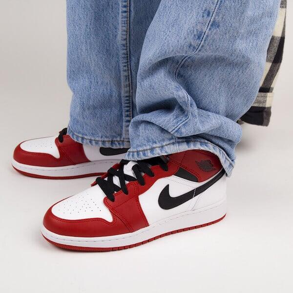 Air Jordan 1 Mid Chicago White 5/6