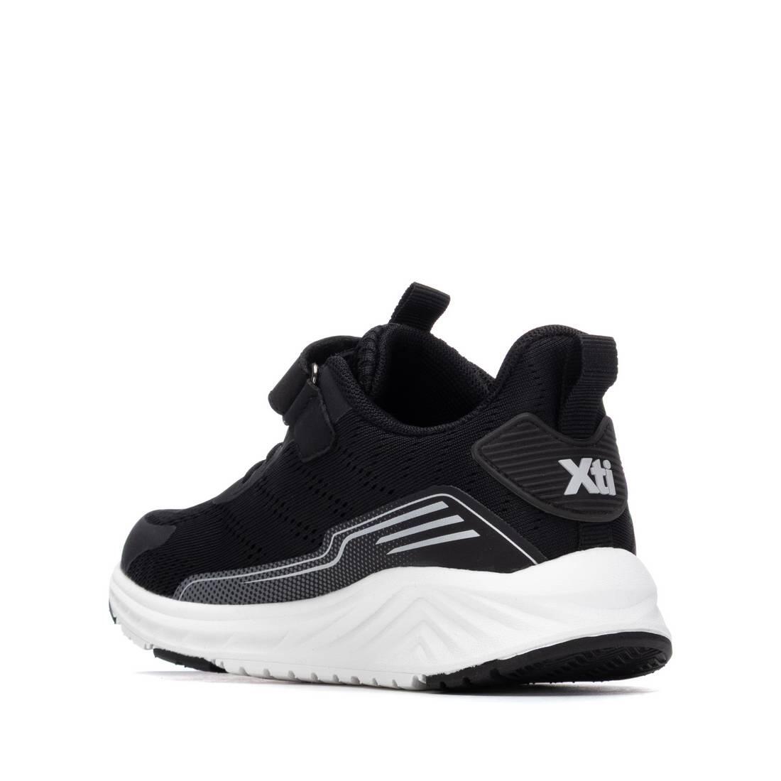 Zapatilla De Niño Xti 153038 Negro 3/4