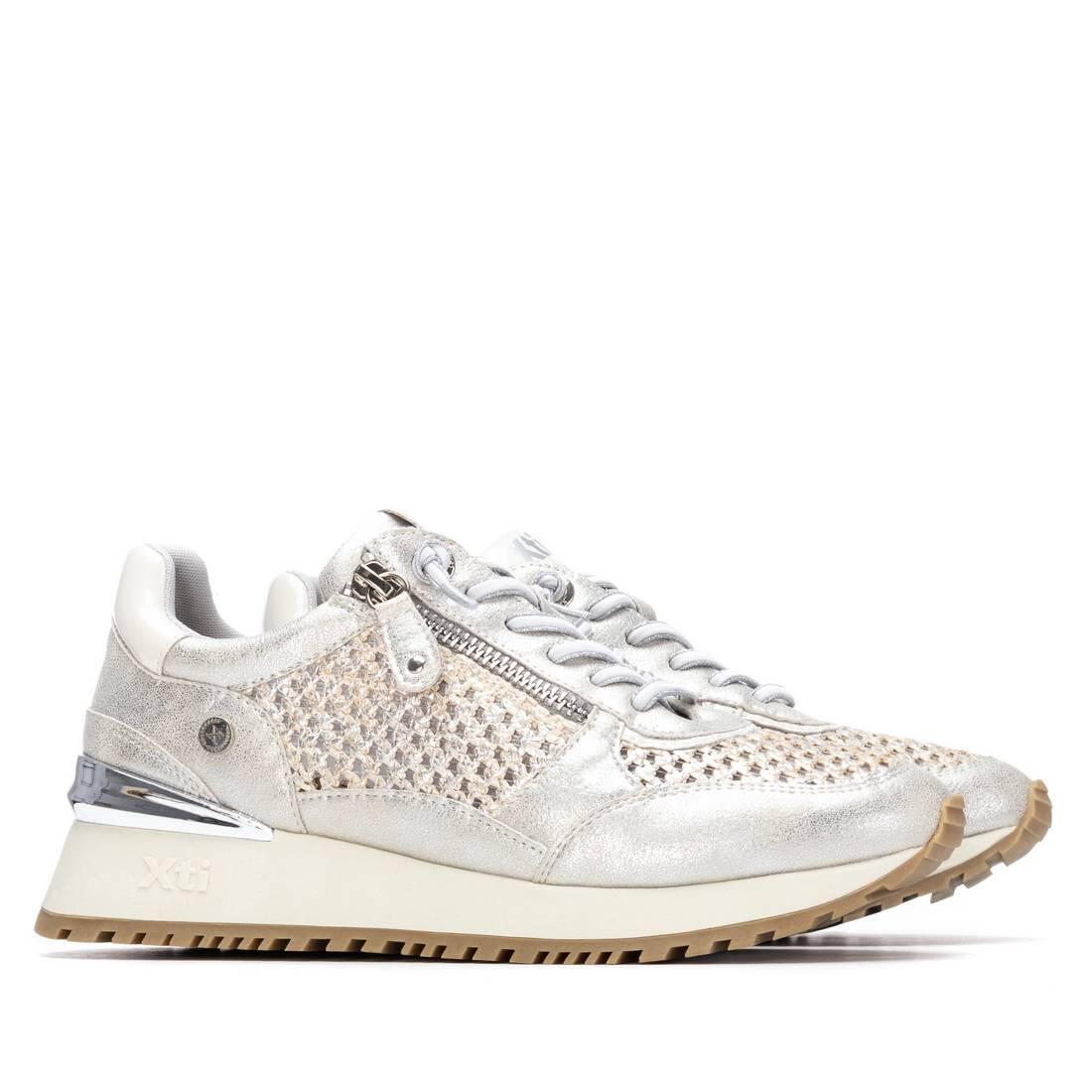Zapatilla De Mujer Xti 145194 Plata 4/5
