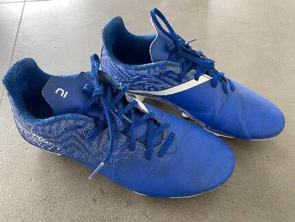 Entre Particuliers - Chaussures de football Kipsta taille 38