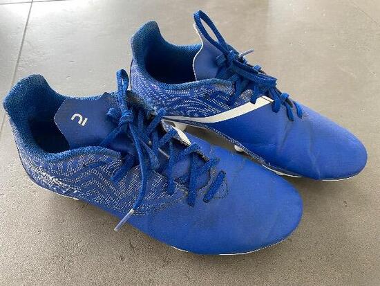 Entre Particuliers - Chaussures de football Kipsta taille 38