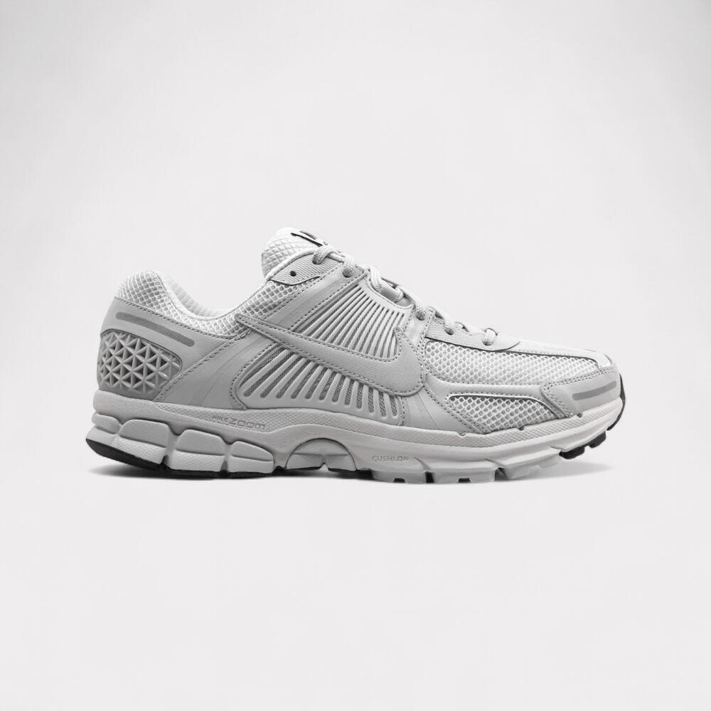 WHITE / BLACK