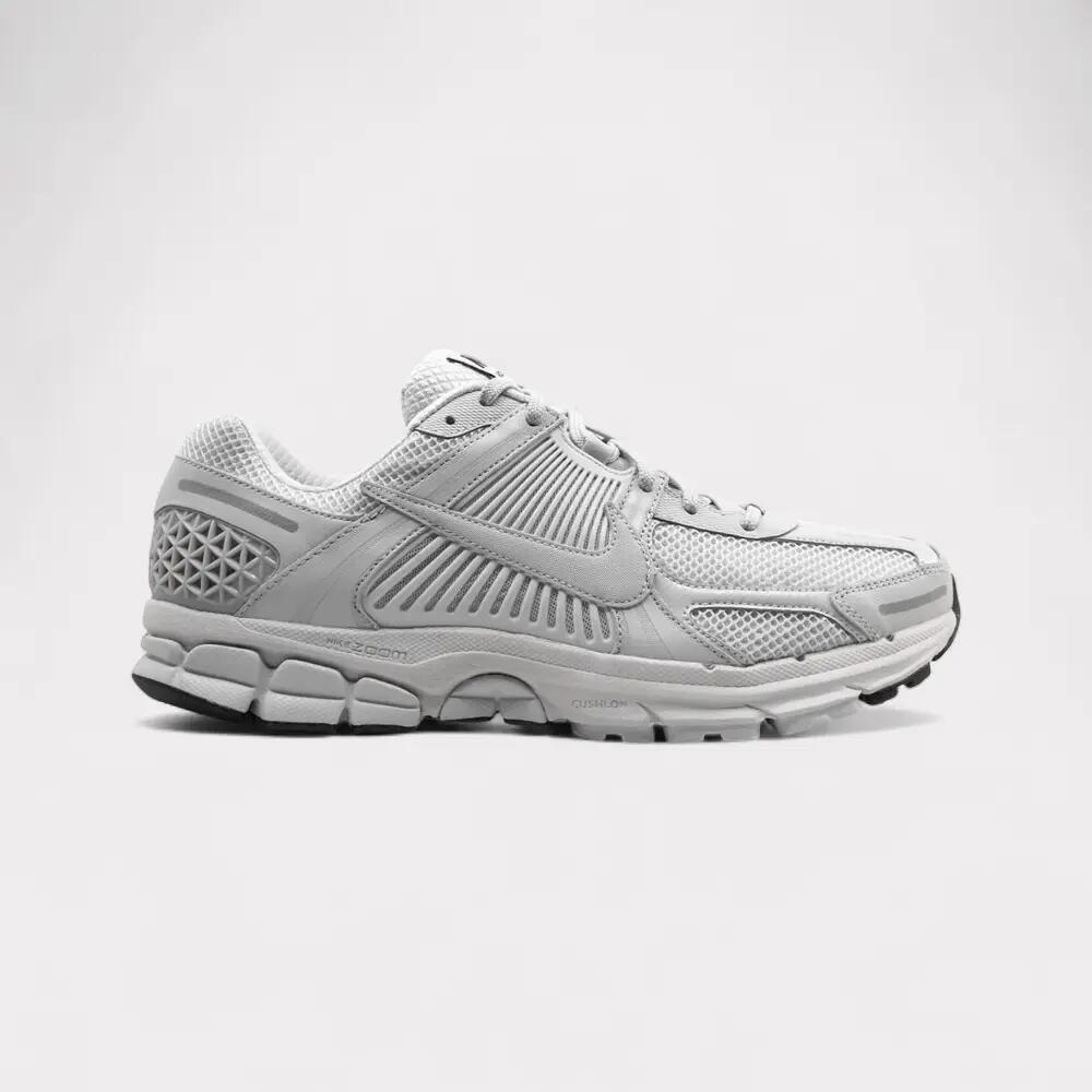WHITE / BLACK