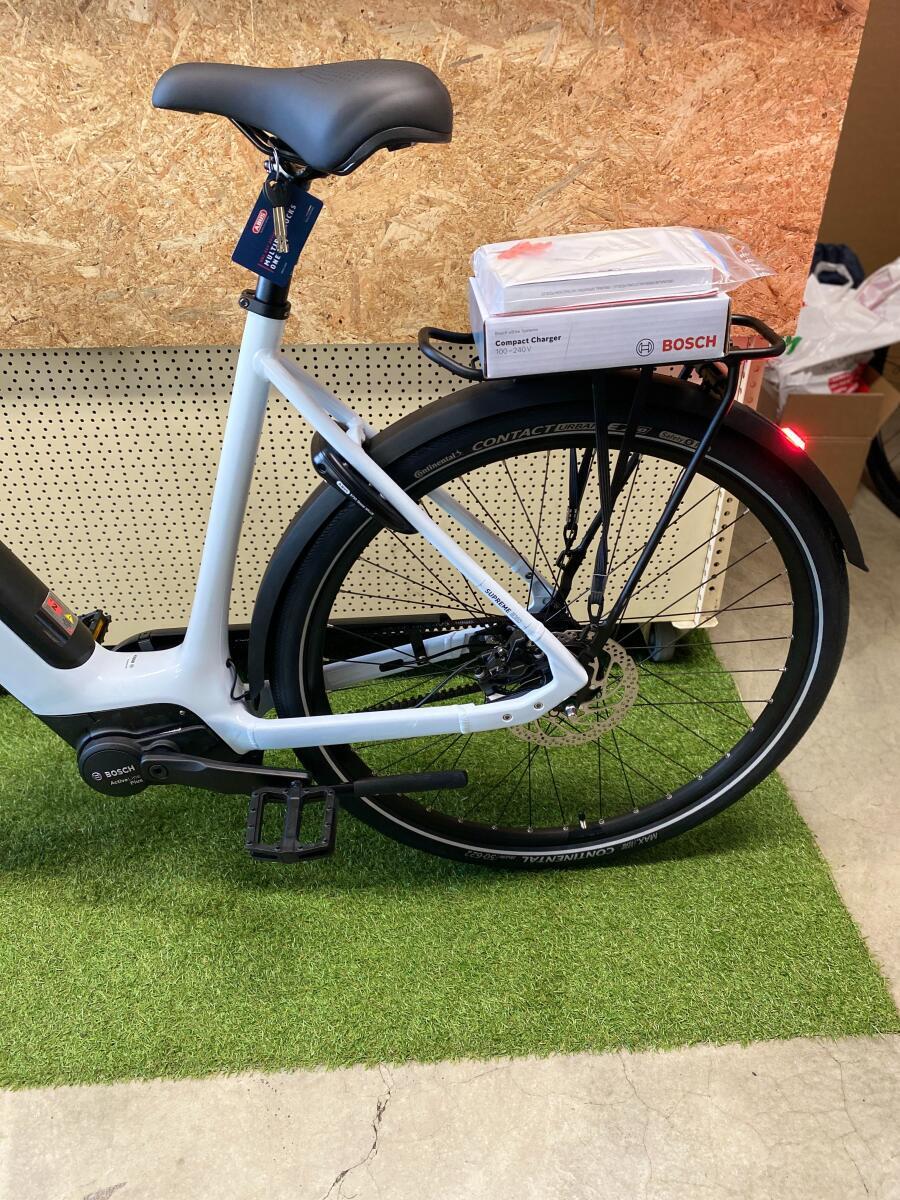 Cube Supreme Hybrid 56 cm, wit, Bosch Active Line Plus, 500 Wh 6/7