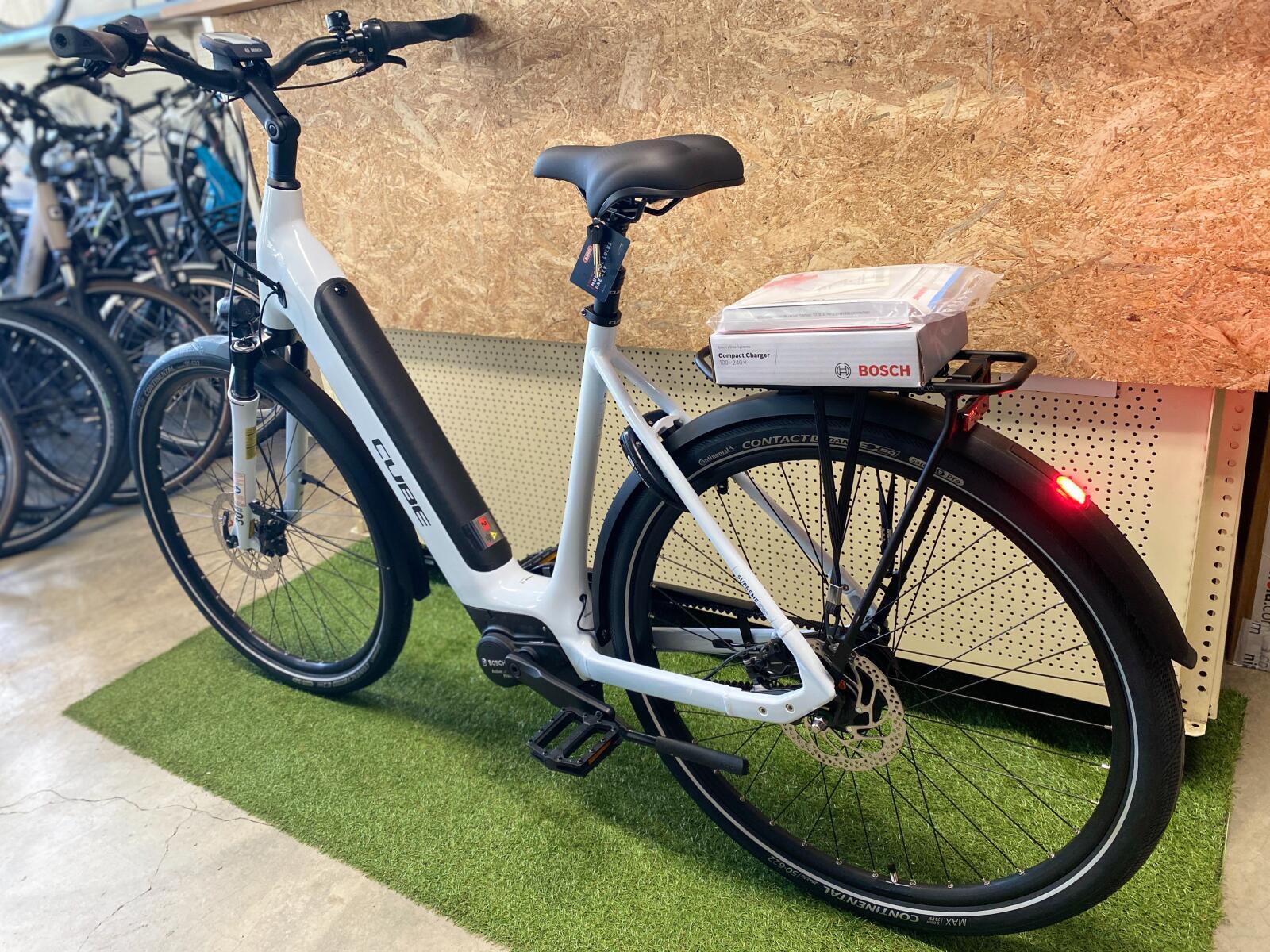 Cube Supreme Hybrid 56 cm, wit, Bosch Active Line Plus, 500 Wh 5/7