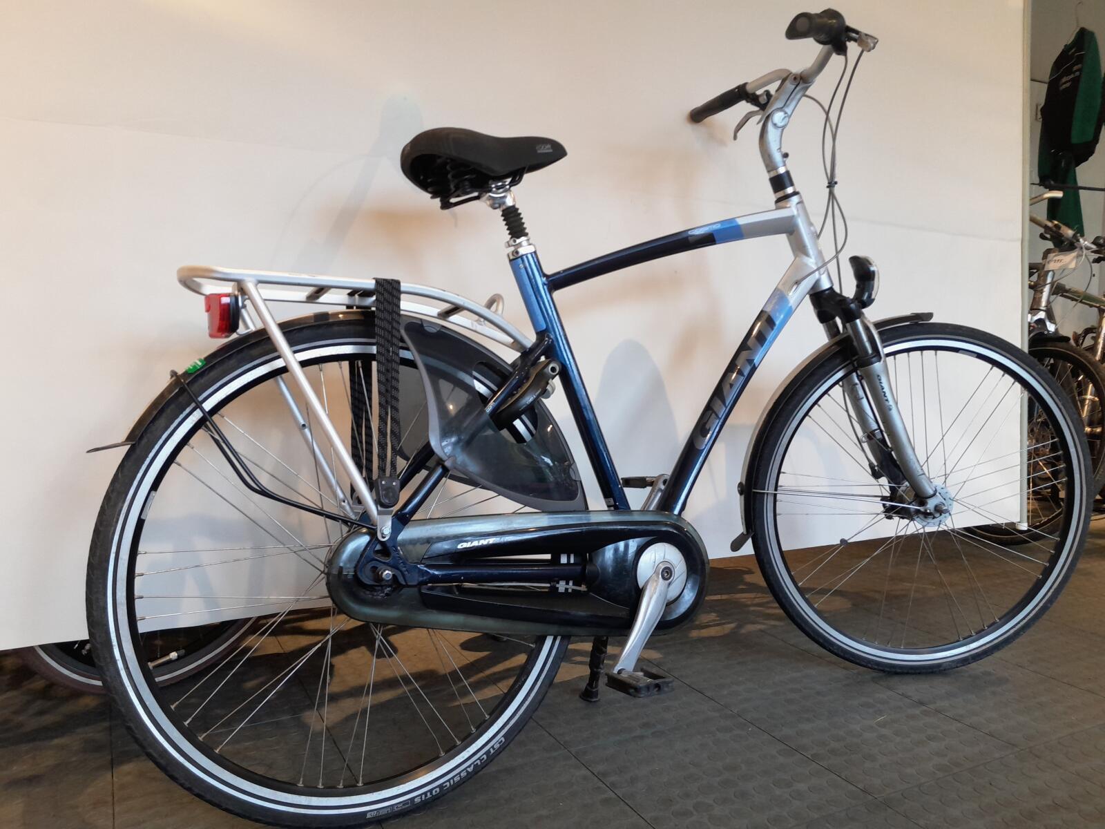 Giant Cosmo CS - tweedehands stadsfiets, 8 versnellingen, 28" wielmaat 2/5