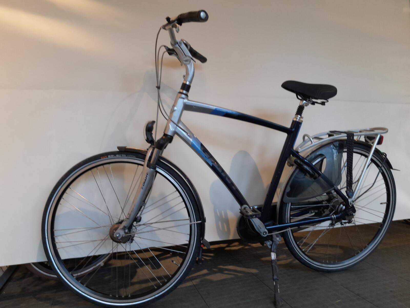 Giant Cosmo CS - tweedehands stadsfiets, 8 versnellingen, 28" wielmaat 4/5