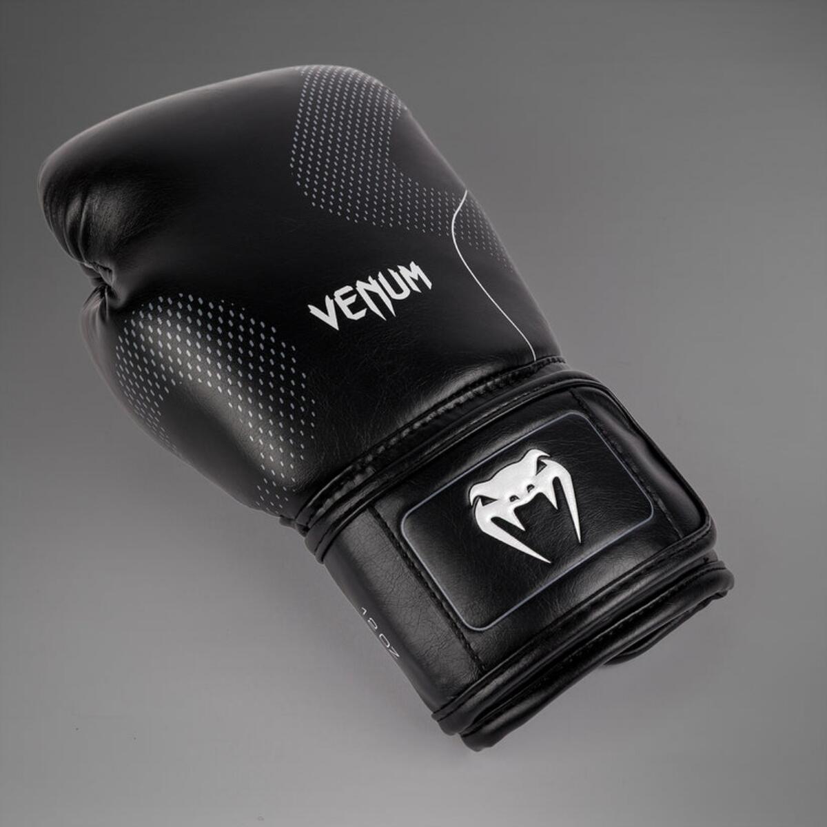 Guantes de boxeo Venum Nexus, color negro/plateado, 340 g (12 oz). 3/5