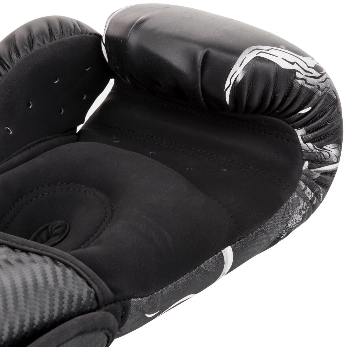 Boxhandschuhe Venum Dragon’s Flight – Schwarz – 16 oz 6/7