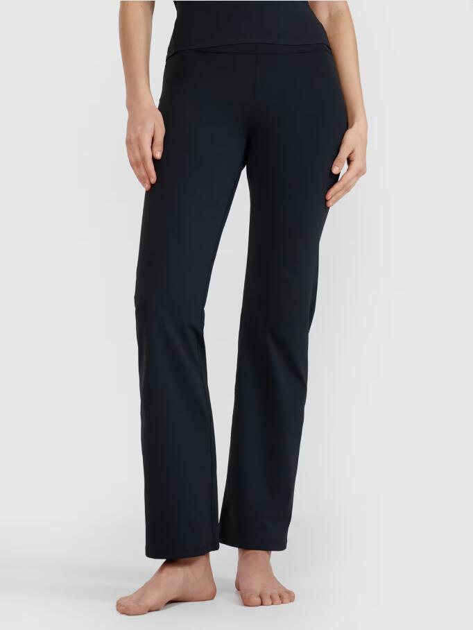 Fitnesslegging voor dames met uitlopende pijpen. 2/6
