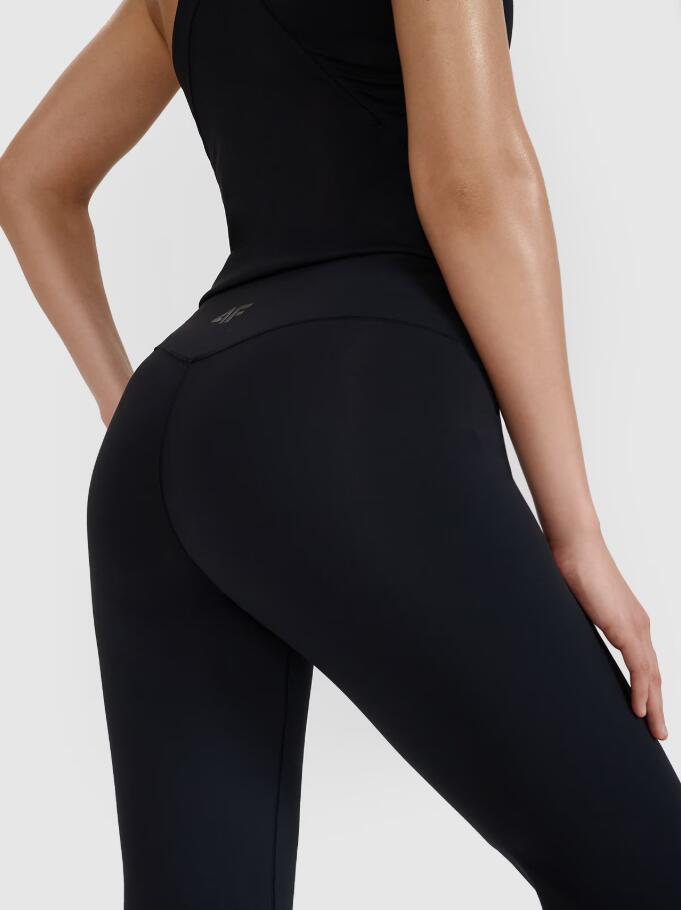 Fitnesslegging voor dames met uitlopende pijpen. 5/6