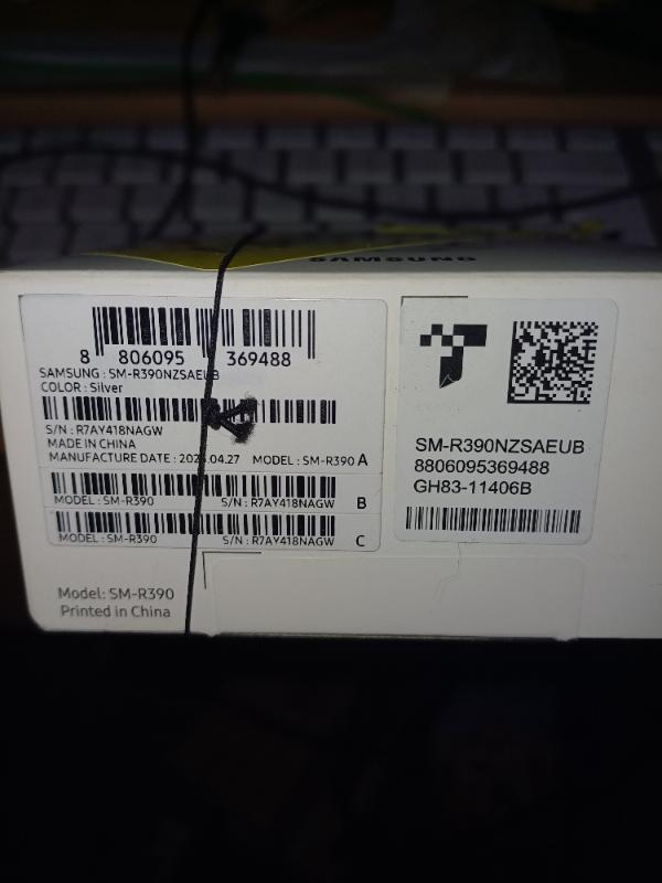 Entre Particuliers - Av montre samsung fit3 connectée, comme neuve ss g 4/4