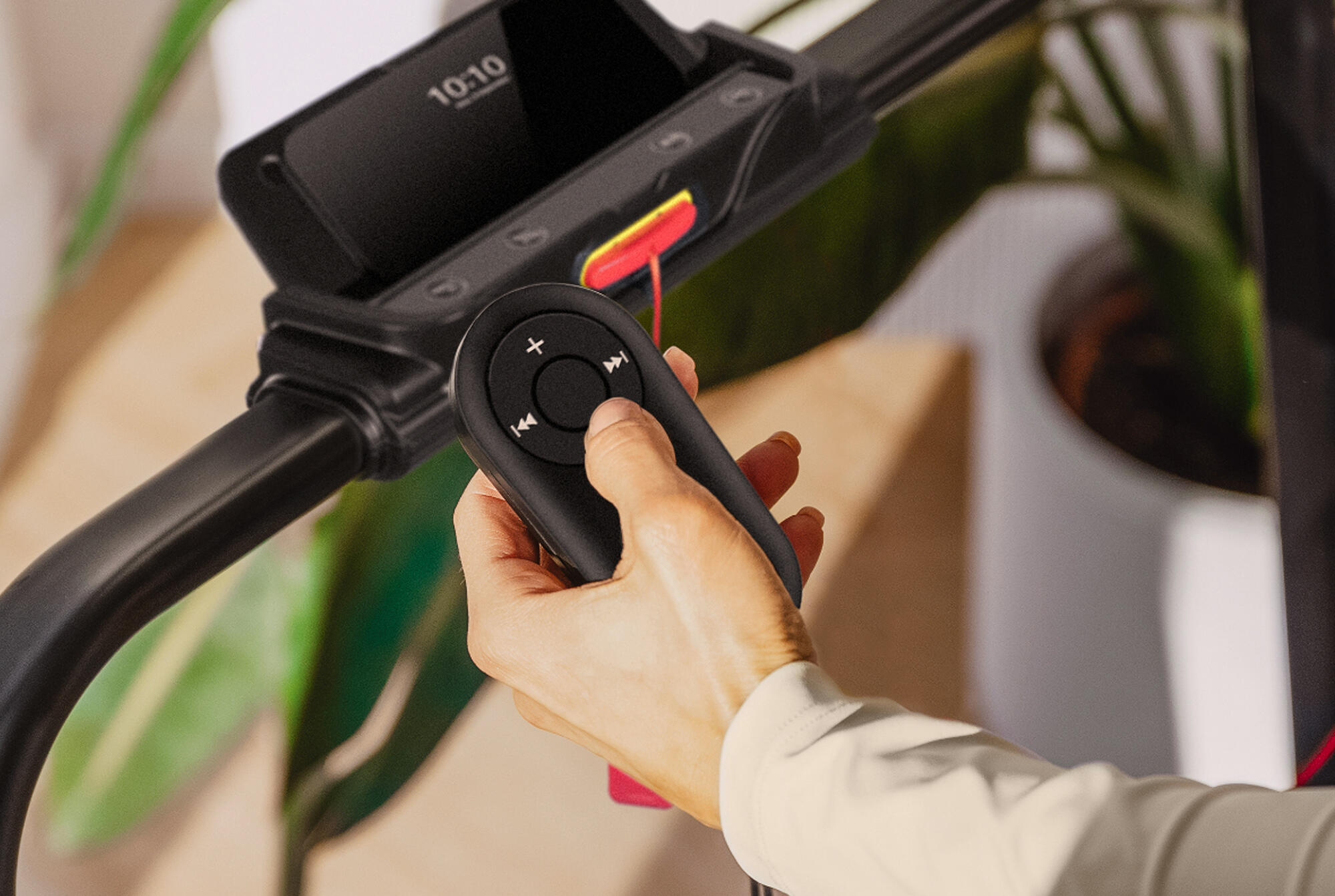 Bieżnia elektryczna walking pad składana na pół Spokey Dash+ 7/7