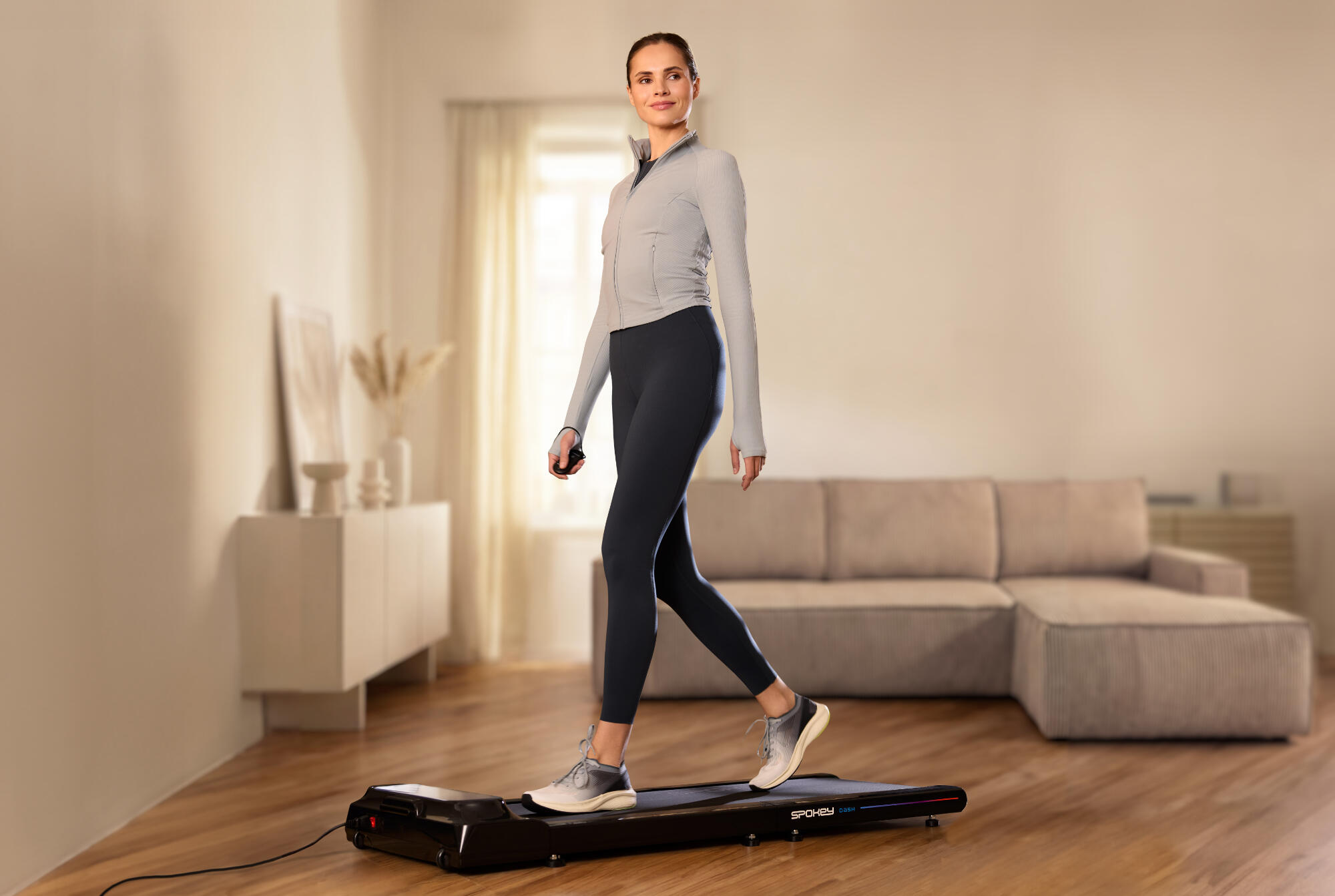Bieżnia elektryczna walking pad składana na pół Spokey Dash 4/7