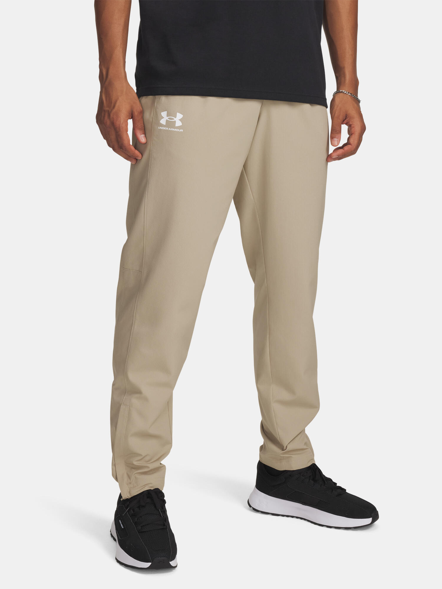 UNDER ARMOUR picture