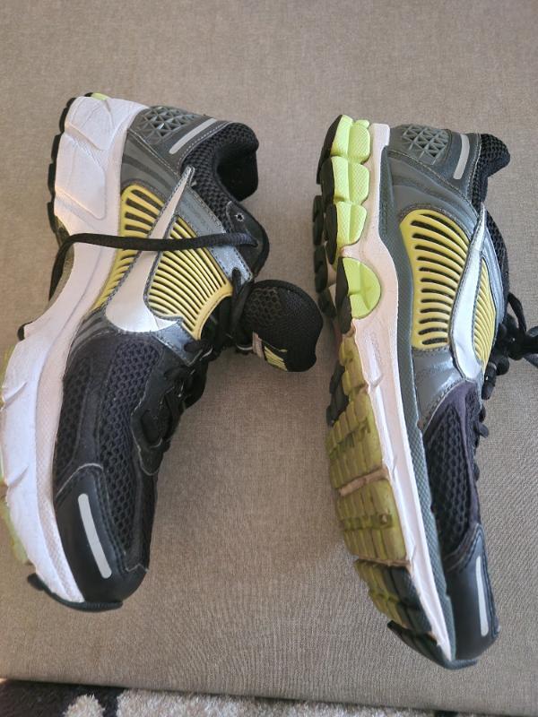 Entre Particuliers - Chaussures de sport Nike vertes 2/4