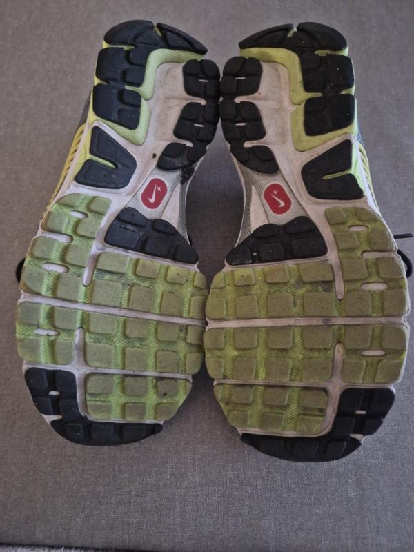 Entre Particuliers - Chaussures de sport Nike vertes 4/4