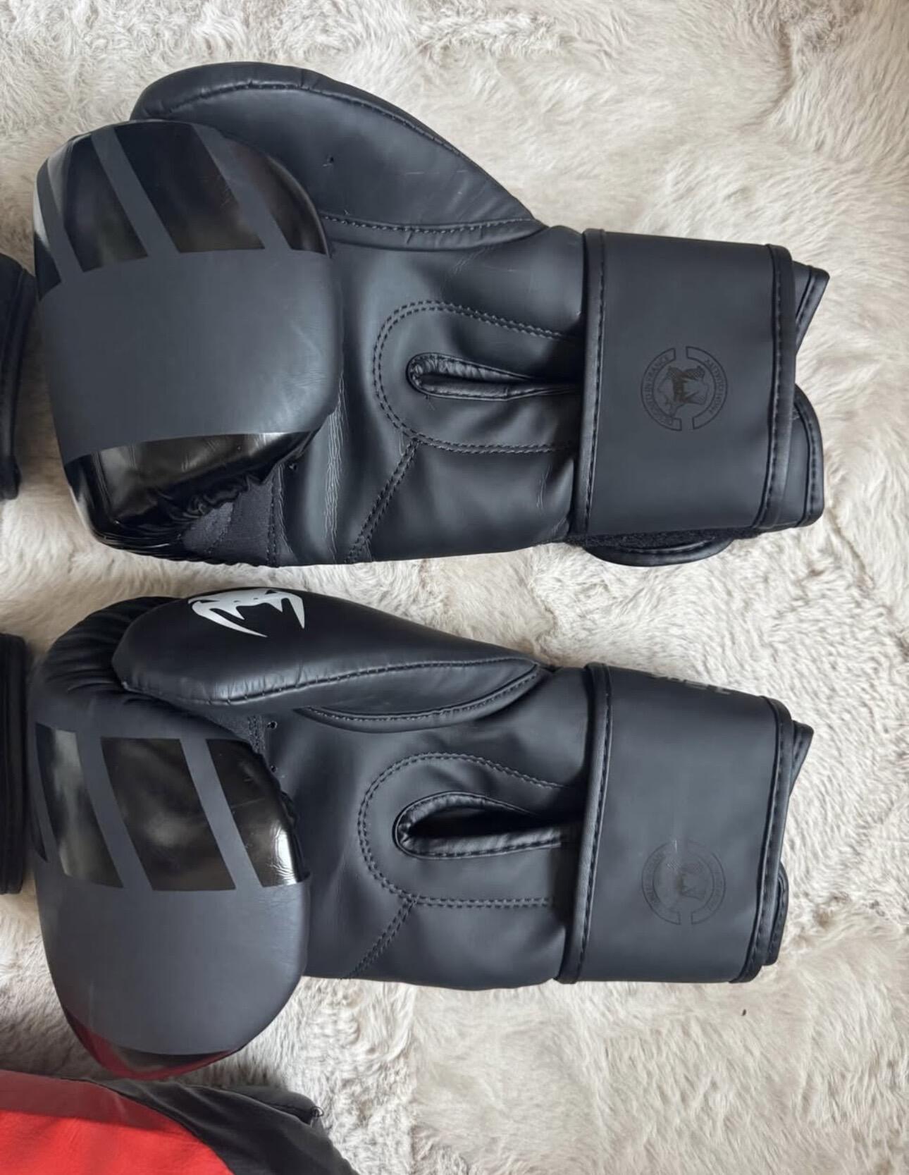 Entre Particuliers - équipement de boxe (gants+pads) 2/4