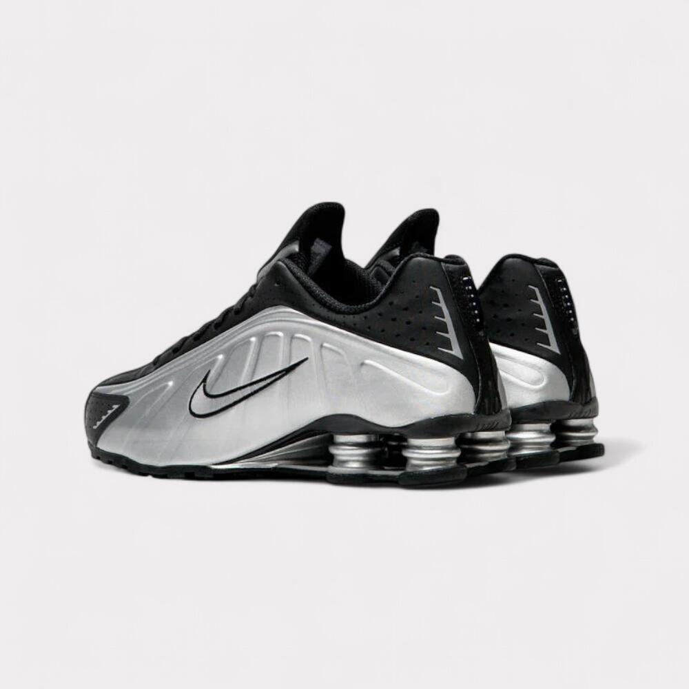 Nike Shox R4 - Black Metallic Silver 3/4