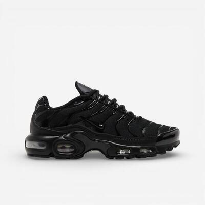 Nike air max plus triple black (women's)