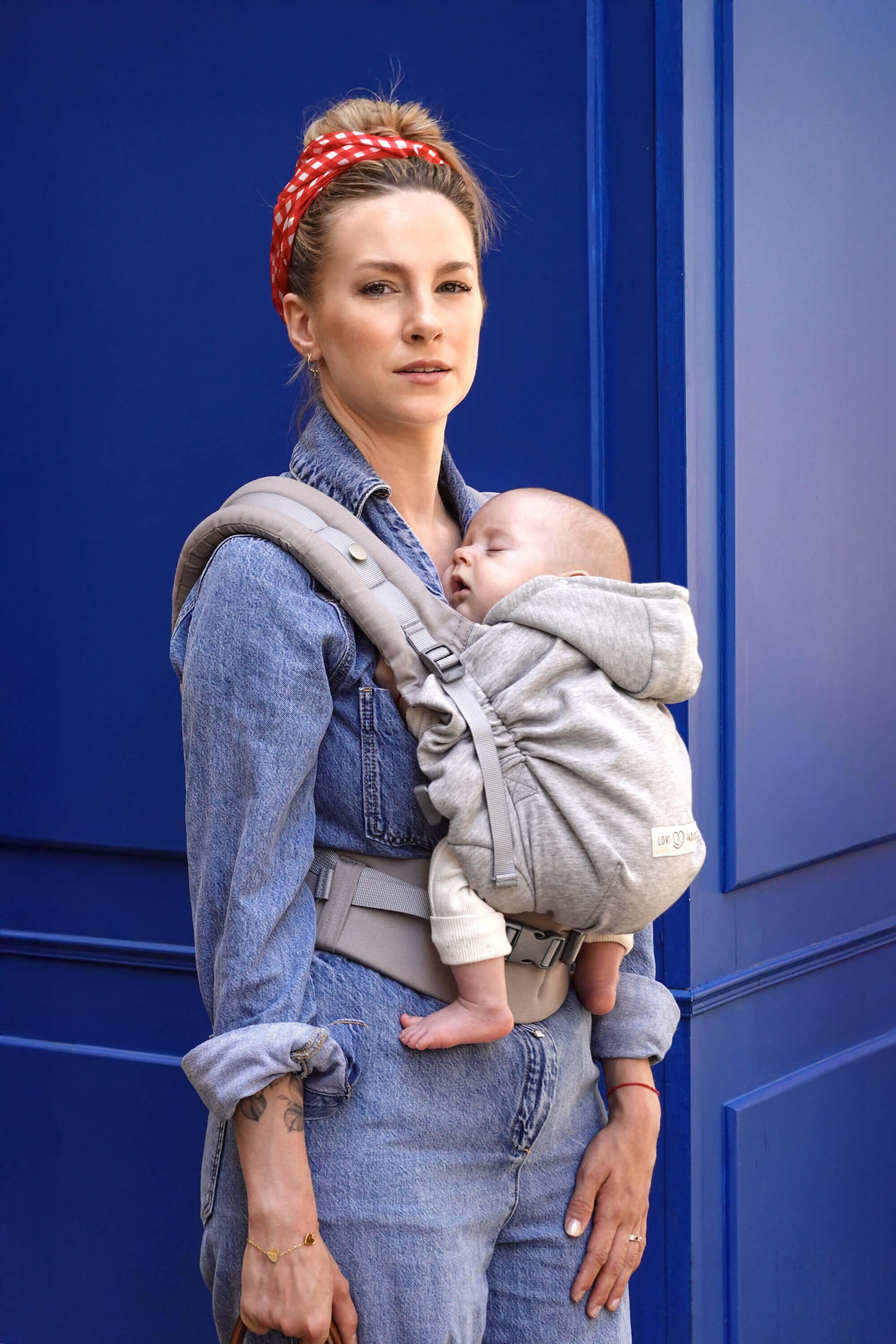 Porte-bébé HoodieCarrier 2 - Gris Athlétique 2/5
